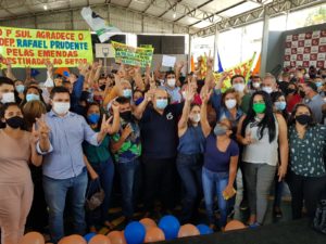 “Eu sou MDB de coração, me tornei MDB pelas mãos do Filippelli, diz Ibaneis em Ceilândia