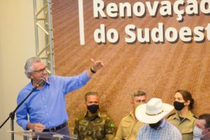 Em Jataí, Caiado participa do anúncio de obras de recuperação de rodovias federais do Sudoeste goiano, ao lado do ministro da Infraestrutura, Tarcísio Gomes de Freitas