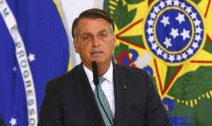 Bolsonaro troca presidente da Petrobras após 40 dias