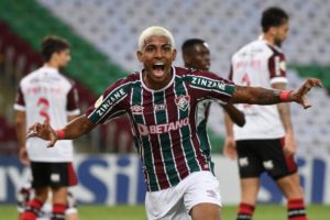 Kennedy faz dois e Flu ganha por 3 a 1 do Fla