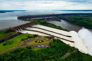 Tempestade interrompe operação de linhas de transmissão de Itaipu