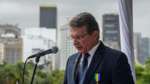 Luna defende lucro e diz que tabelar gasolina não funciona