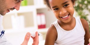 Atenção criançada: meninos e meninas de cinco a 11 anos em breve poderão ter Pfizer no braço