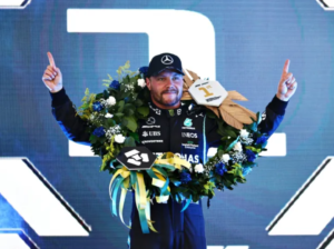 Bottas faz a pole, mas Hamilton rouba a cena no treino Sprint
