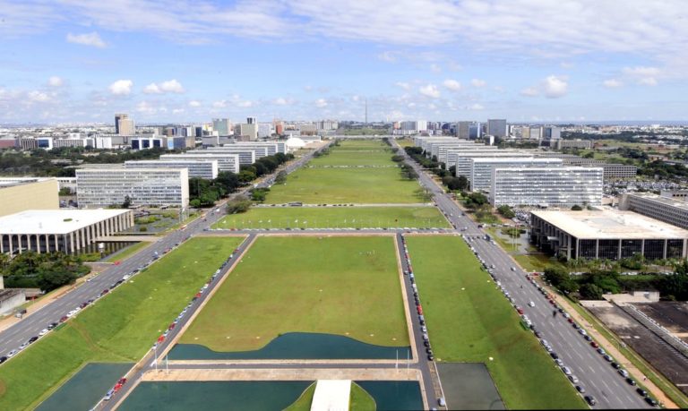 O Brasil no limiar do caos político, judicial e econômico