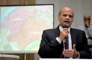 Paco Britto fexibiliza aferição de temperatura em comércio, igrejas e shows no DF