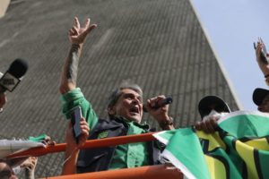 Correligionários pedem para Bob sair e Moraes o afasta do comando do PTB