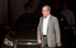 Aníbal diz que prévias do PSDB devem ser concluídas terça (23)