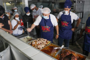 Almoço especial faz sucesso com cerca de 53 mil refeições servidas