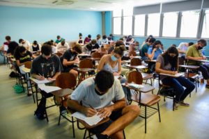 Fuvest: 110 mil estudantes fazem a primeira fase neste domingo