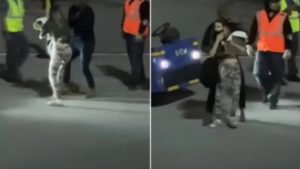 EUA: Mulher invade pista e tenta parar avião