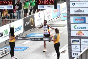 Etíope Belay Bezabh que ganhou em 2018 conquista a São Silvestre 2021