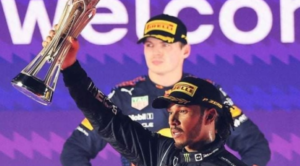 Hamilton vence GP da Arábia Saudita e empata com Verstappen na classificação geral