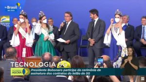 Bolsonaro interfere até nas máscaras de rainha e princesas da Festa da Uva