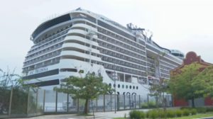 Navio de cruzeiro com cerca de 20 casos de Covid chega ao RJ