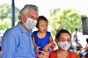 “Temos obrigação de ajudar uns aos outros”, diz Caiado durante vistoria em Guarani de Goiás