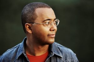 Dudu Nobre testa positivo para a Covid-19 na Globo e é impedido de cantar no “Encontro”