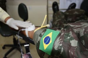Exército obriga vacinação ao retorno do trabalho presencial, uso de máscara e proíbe fake news