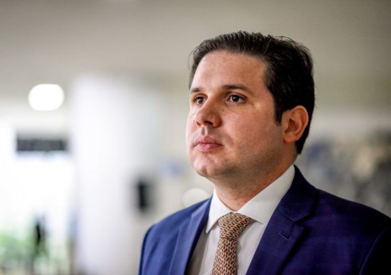 Câmara discute urgência do PL sobre proteção digital de crianças