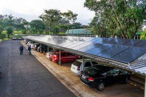 Bolsonaro sanciona lei para quem produz energia com subsídios até 2045