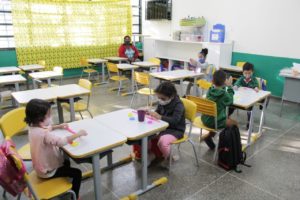 Comprovante de vacinação, uso de máscara e tudo sobre a volta às aulas