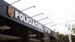 Homem agride jovem e a própria mãe com uma faca e depois foge no DF