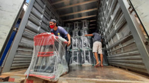 Coordenação Regional de Ensino de Ceilândia distribui mobiliários novos para 13 escolas da região
