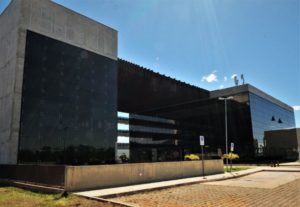 Educação: Estudantes do ensino médio e de graduação ganharão bolsas de estudo