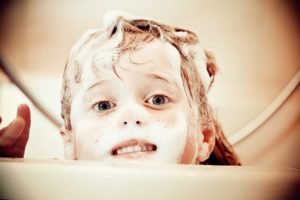 Cosméticos infantis e seus potenciais riscos às crianças