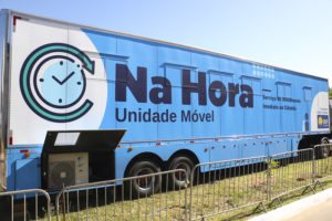 Carreta do Na Hora leva prestação de serviços aos moradores do Jardim Botânico