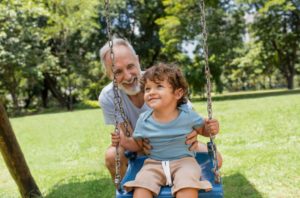 Meu filho caiu de cabeça no chão, o que devo fazer? Quando devo levá-lo ao médico?