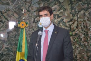 Rafael Prudente anuncia reajuste salarial para gestores de escolas públicas no DF