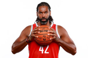 Campanha “Exercício físico é remédio para o câncer” tem a participação de astro da NBA que venceu a doença