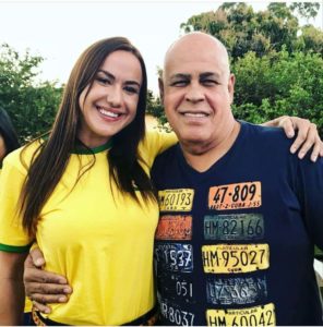 Ícone da música gospel lança CD com cantora do DF