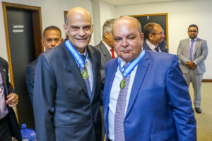GDF condecora 120 cidadãos com medalha Brasília 60 anos