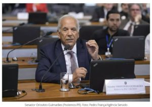 Senador Oriovisto Guimarães retira assinatura para instalar CPI do MEC