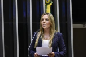 Projeto inclui procedimento estético entre as atribuições do enfermeiro