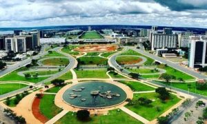 Sessão na Câmara dos Deputados homenageia os 62 anos de Brasília