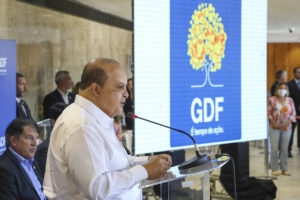 Ibaneis Rocha abraça social no DF