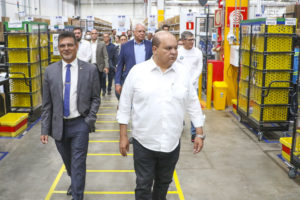 Em visita à Amazon, governador assegura mais apoio a operadores logísticos