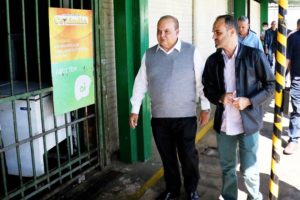 Ibaneis visita feira de Ceilândia e determina reforma