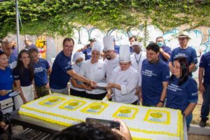 Guará recebe Sistema Fecomércio Perto de Você e celebra aniversário com bolo gigante feito pelo Senac