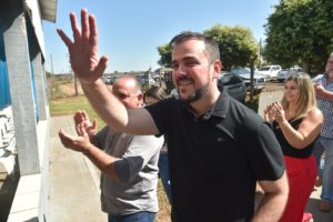 Mendanha recebe homenagens e apoio importante em agendas pelo interior