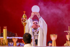 Depois de dois anos, fiéis voltam a celebrar Corpus Christi na Esplanada