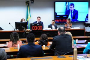 Solicitação de exames feita por nutricionistas vira debate no Congresso