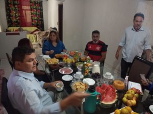 Líder comunitário Ricardo Silva recebe secretária de Saúde do DF para café da manhã