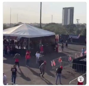 Chuva de fezes e urina provoca correria em ato de Lula com Kalil, em MG