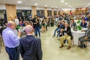 Ibaneis entrega as primeiras escrituras do Desenvolve-DF