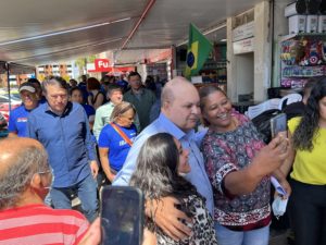 Em Sobradinho, Ibaneis Rocha destaca obras e ouve população
