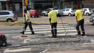 Detran-DF inicia lavagem de faixas de pedestre nas vias urbanas